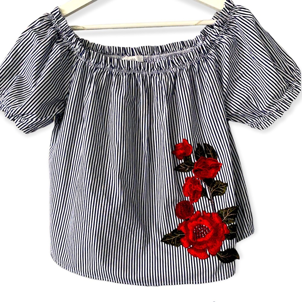 Active Usa   Women’s Off Shoulder Top. Size L